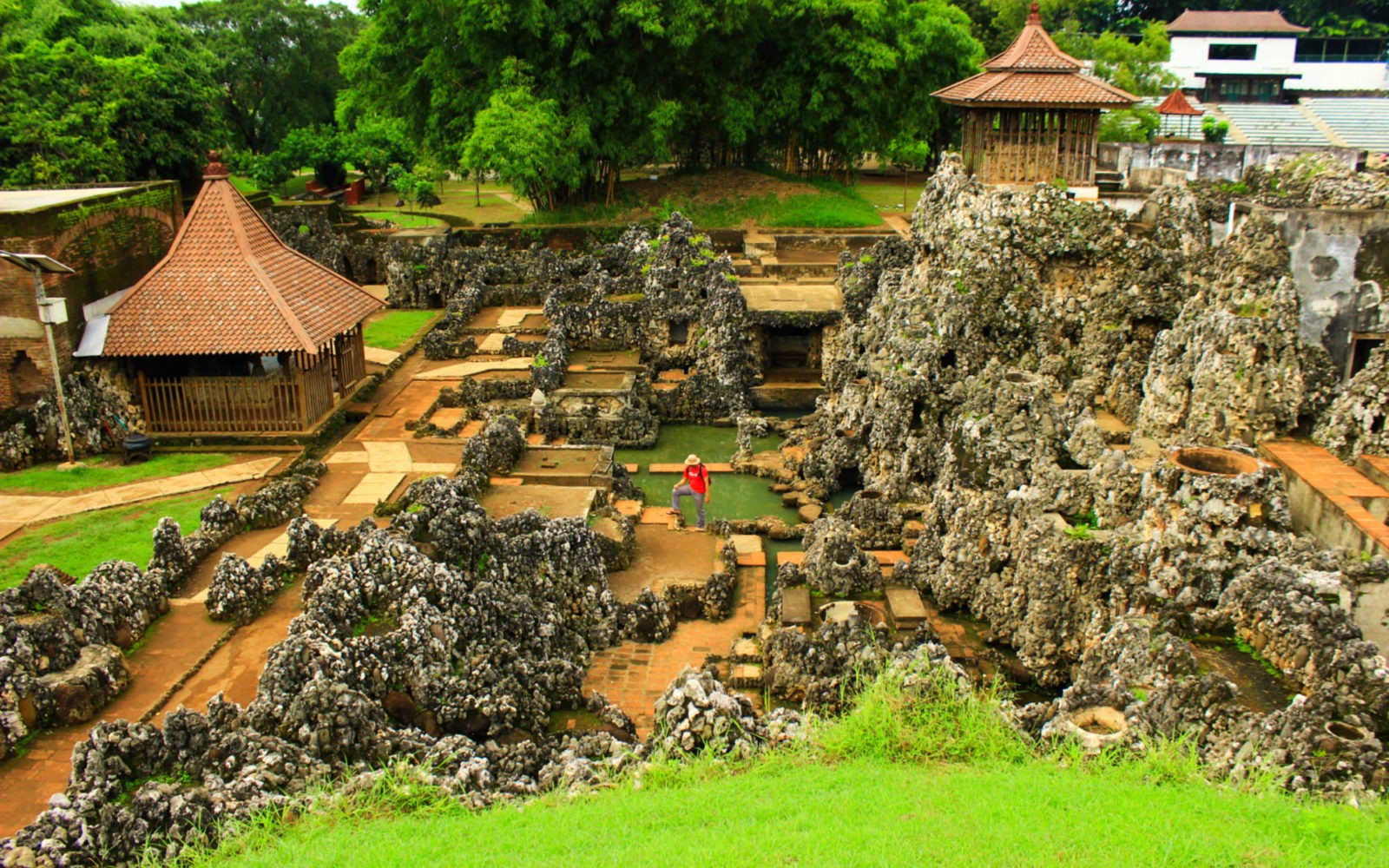 eksplore-wisata-sejarah-jawa-barat-belajar-sejarah-sambil-liburan-alt