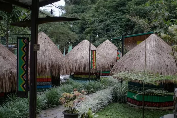 Pesona Alam dan Budaya di Kampung Karuhun Sumedang