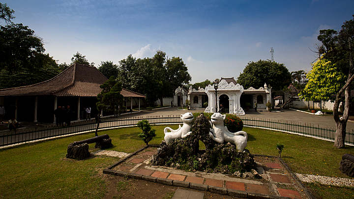 Keraton Kasepuhan Cirebon: Warisan Budaya dan Seja